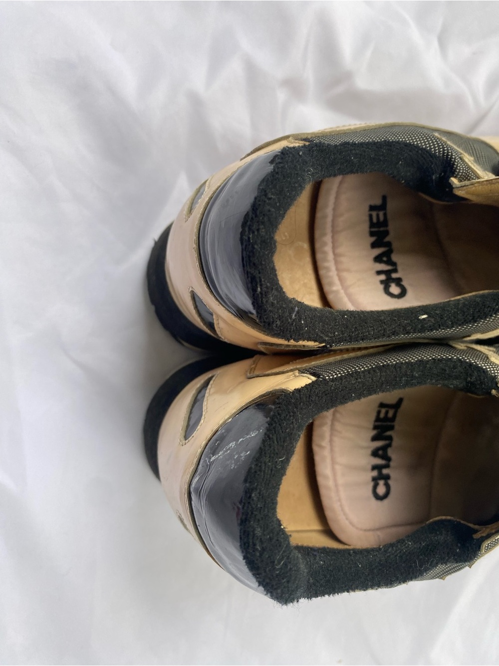 Vintage Chanel CC logo sneakers paten leather womens size 9 lace front FLAWS - Picture 4 of 16